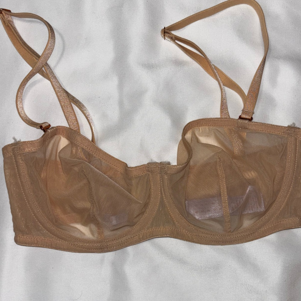 EUC NEUTRAL SAVAGE X FENTY BRA